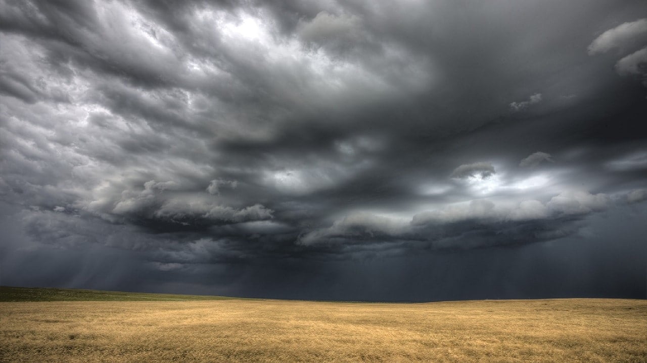 Bitcoin walczy z ATH, tymczasem z zachodu nadciąga burza. „Sell the news” i gasimy światło?