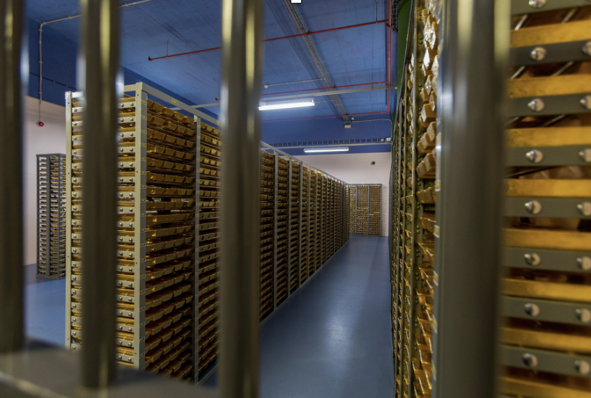 Rozruchy na lotnisku: członkowie partii rządzącej próbowali „sprywatyzować” sztaby złota