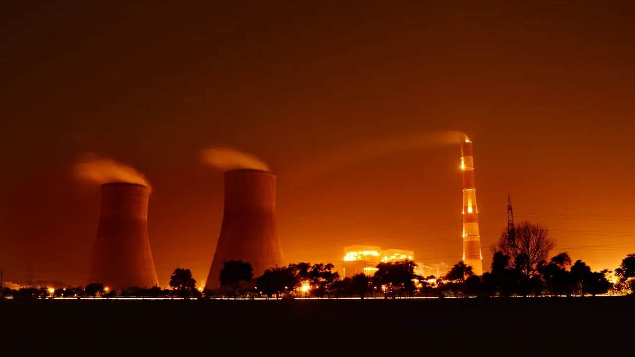 Chiny: sto reaktorów, kolejne w drodze. Elektrownie jądrowe zasilają ambicje Pekinu