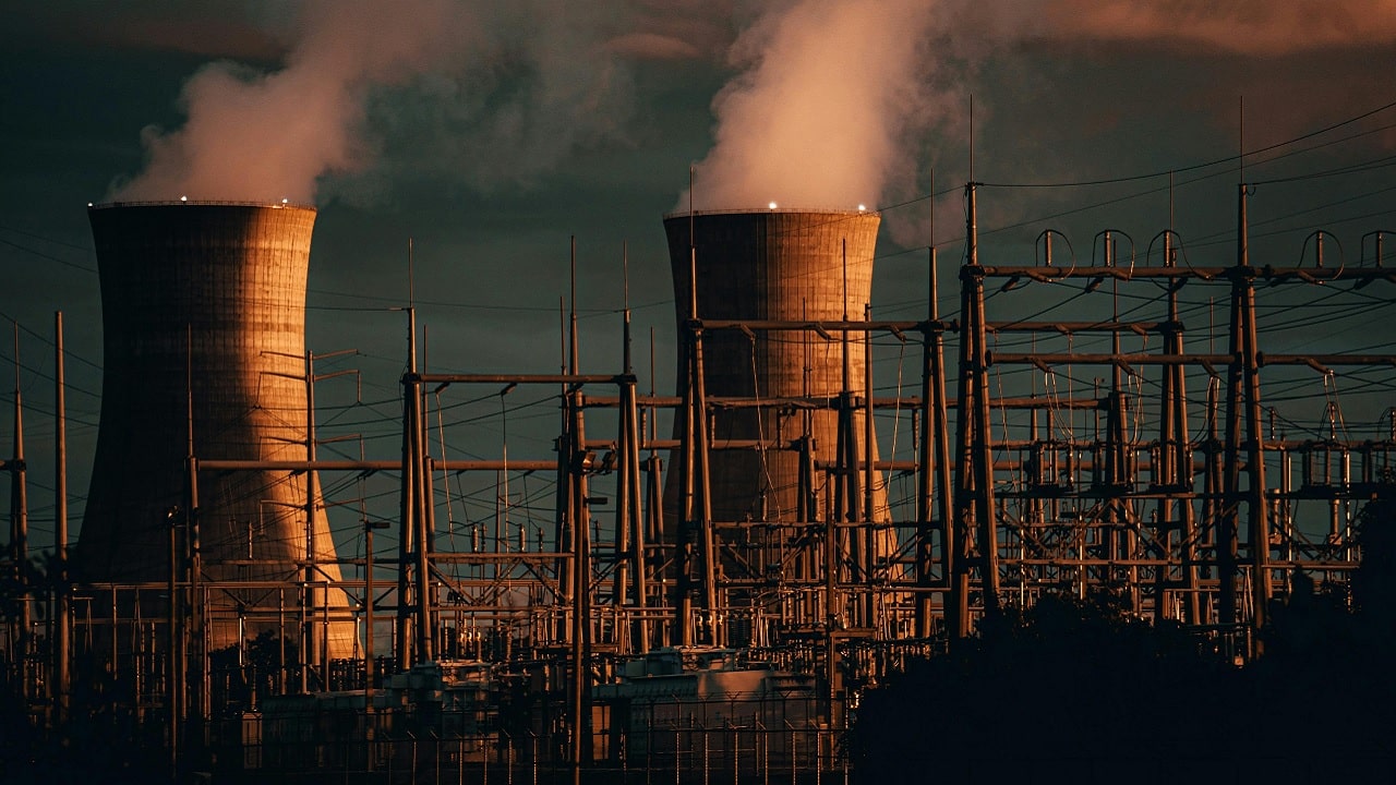 Miliardy na polskie elektrownie jądrowe. Rząd przyjął projekt ustawy, UE kręci nosem