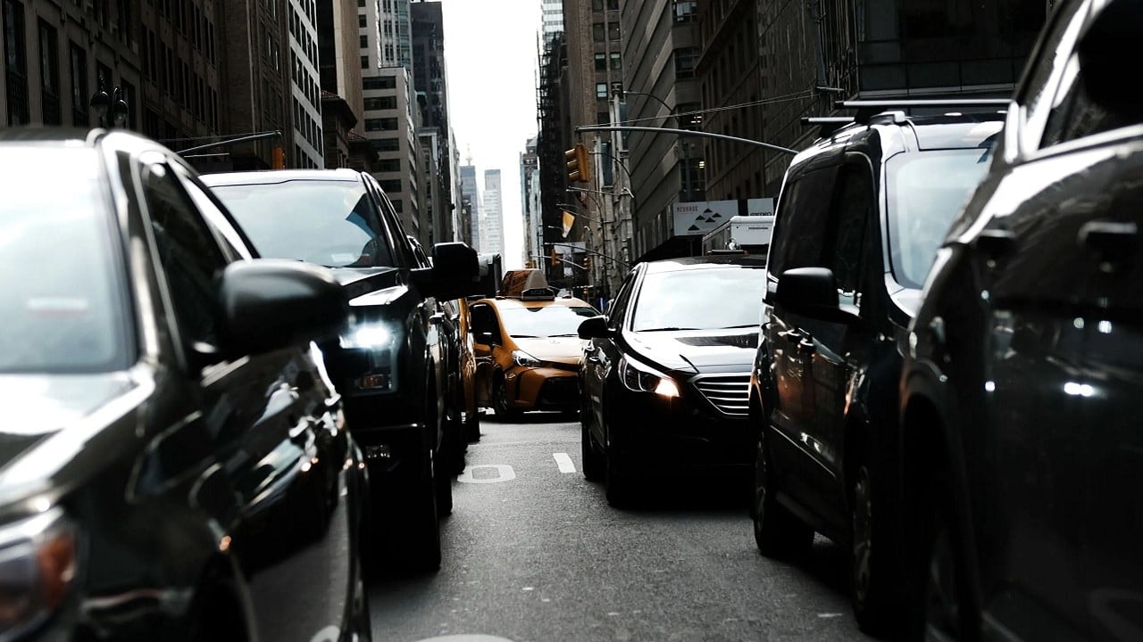 Nowe przepisy! Koniec samodzielnej kontroli prędkości? Transport drogowy pod kontrolą systemu