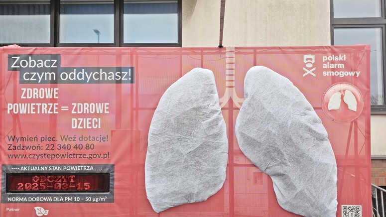 Z każdym dniem smogowe płuca tracą biel. Czym oddycha Bieruń