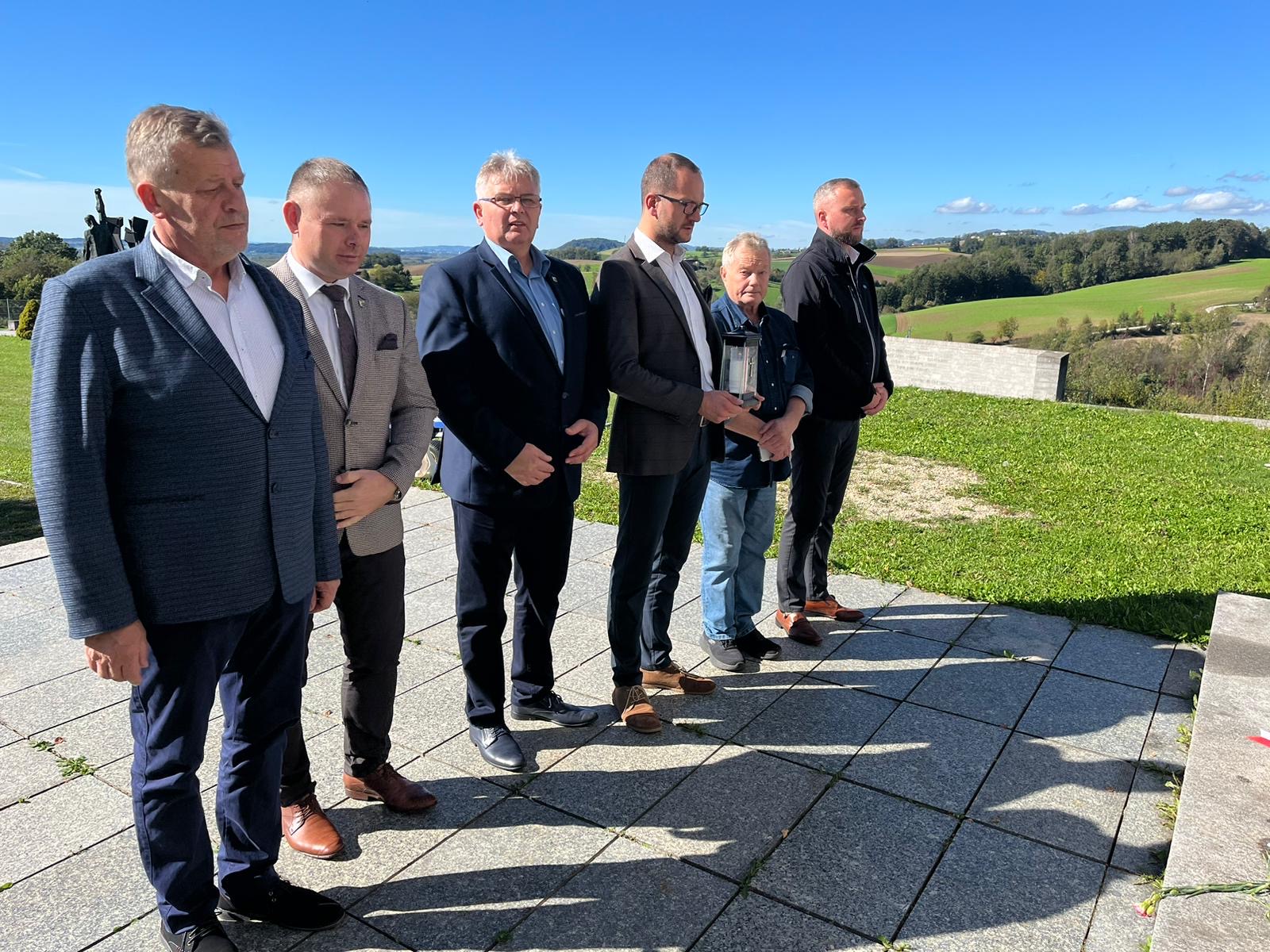 Delegacja samorządowców z Powiatu Sokólskiego odwiedziła miejsce śmierci gen. Godlewskiego w Austrii. 