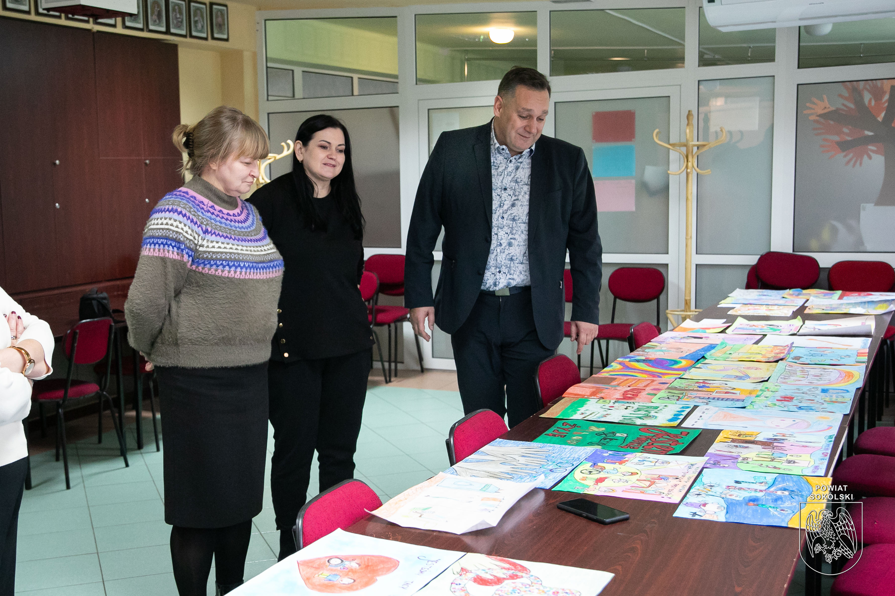 Prace podopiecznych SOSW w Sokółce trafią na ściany Powiatowego Zakładu Aktywności Zawodowej w Dąbrowie Białostockiej.