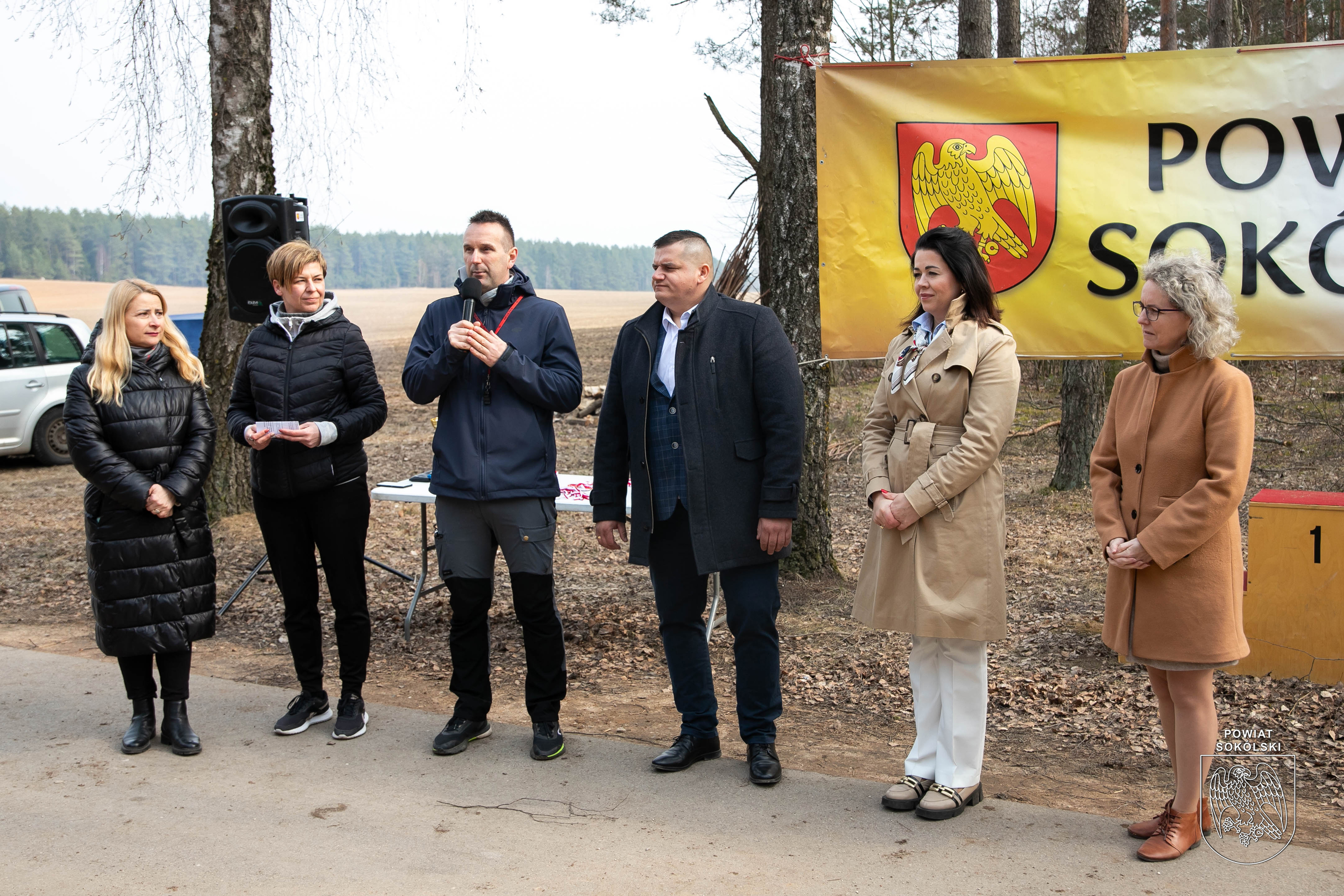 Wiosenna aura sprzyjała uczestnikom zawodów, a trasy biegowe były doskonale przygotowane, co zapewniło idealne warunki do rywalizacji.