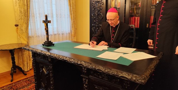 Abp. Adrian Galbas objął archidiecezję warszawską. Przed południem ingres [TRANSMISJA]