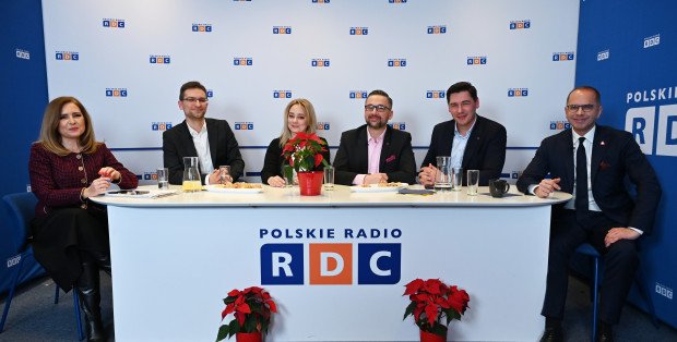 „Ten azyl to gra interesów”. Politycy w „Bez ogródek” o wyjeździe M. Romanowskiego