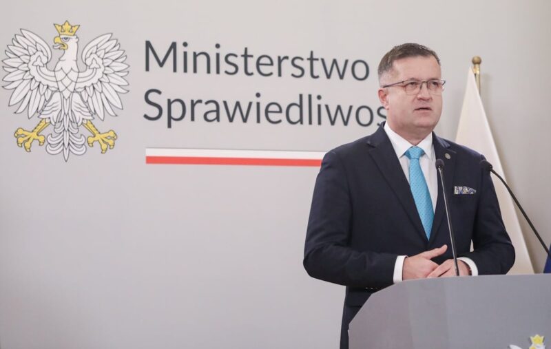 Groteska czy dramat? Gen. Stróżyk broni swojego „raportu”
