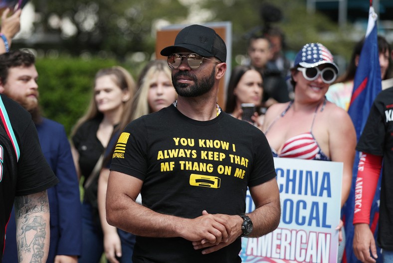 Liderzy Proud Boys i Oath Keepers na wolności. To oni szturmowali Kapitol