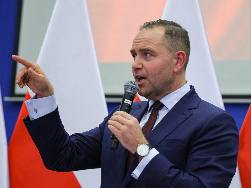 Skandaliczne słowa proboszcza na spotkaniu z Nawrockim. „Jakim cudem on jest księdzem?”