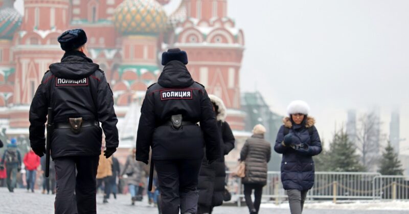 Problemy kadrowe rosyjskiej policji. „Co miesiąc z powodu niskich płac zwalnia się co najmniej 3 tys. osób”
