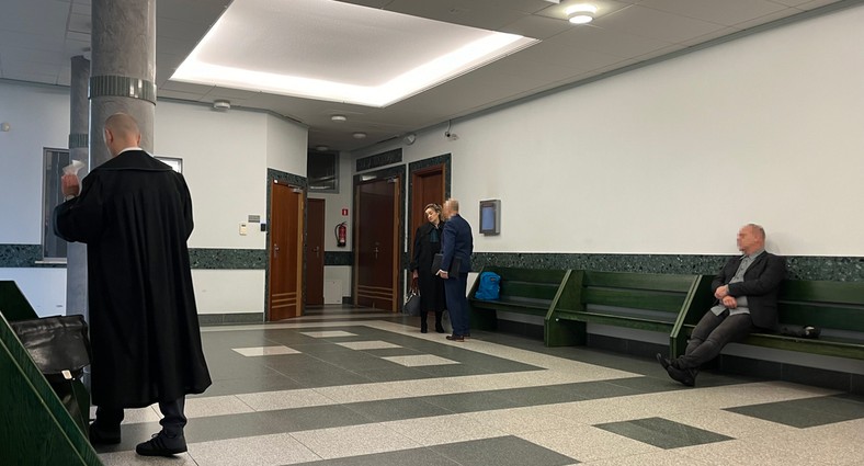 „Władca szkoły” przed sądem. Za zamkniętymi drzwiami ruszył proces wuefisty i dyrektora liceum