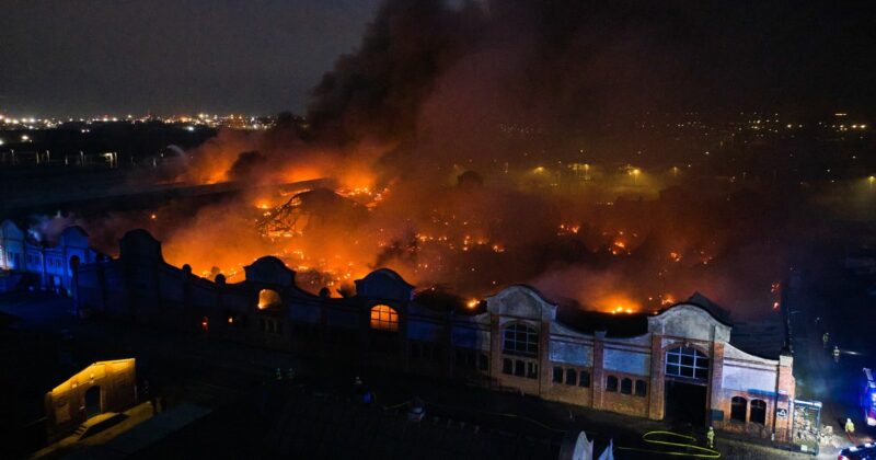 300 strażaków walczyło z ogromnym pożarem w Gdańsku. „Ratownicy wejdą do środka”
