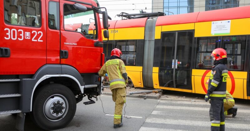 Zderzenie tramwajów w Warszawie. Wśród rannych dzieci