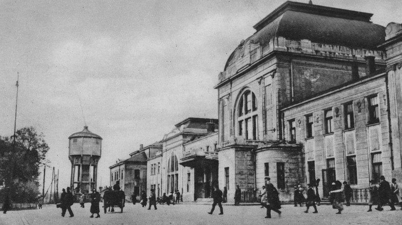 Ten zamach wstrząsnął Tarnowem. „Pył pokrywał trupy. Chaos i bałagan”