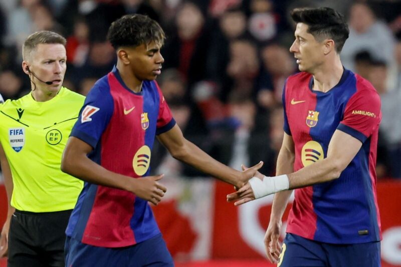 Barcelona wygrywa w dziesiątkę i goni Real Madryt!