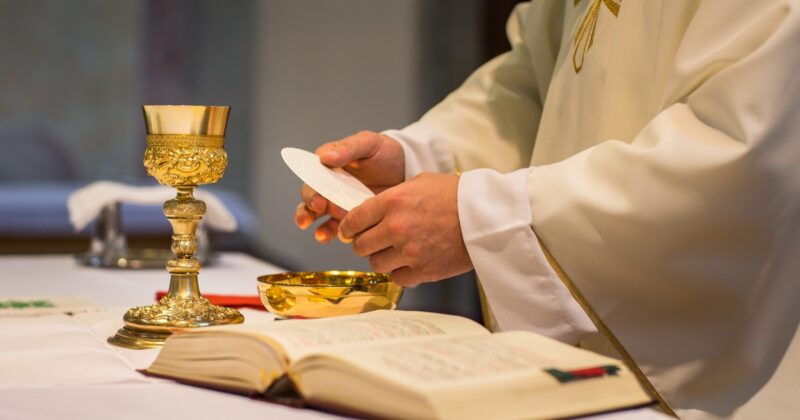 Wierni mają dość proboszcza. „Zrobił sobie folwark”. Prokuratura reaguje