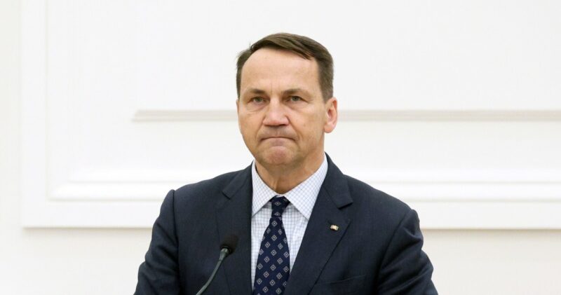 Sikorski szczerze o taktyce USA. „Jest nietypowa, ale życzymy powodzenia”