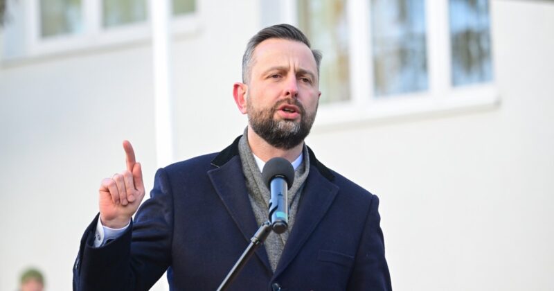 Szef MON zapytany o wysłanie żołnierzy do Ukrainy. „Polska ma inną rolę”