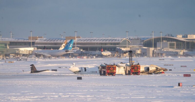Samolot przewrócił się podczas lądowania. „Wisieliśmy jak nietoperze”