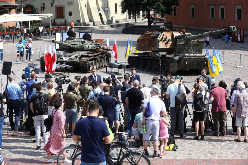 Rosyjskie wraki z granatami jeździły po Polsce. Ekspert: to zaczyna wyglądać groźnie