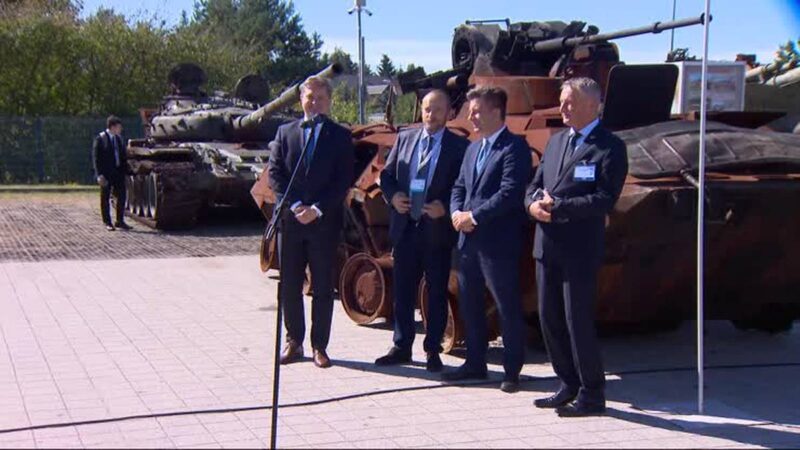 Wraki rosyjskich czołgów jeździły po Polsce. W środku znaleźli granaty