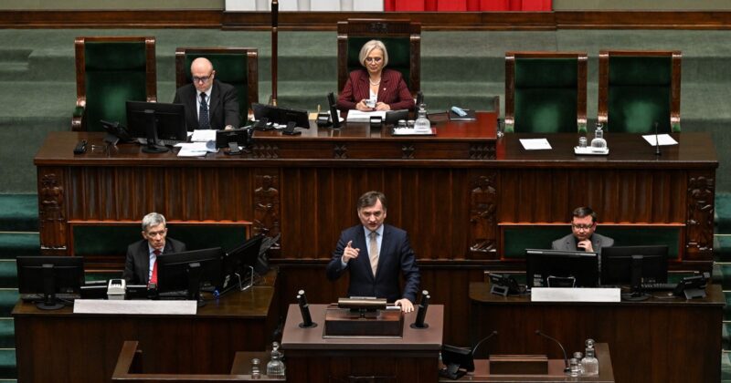 Sejm zdecydował w sprawie Ziobry i Romanowskiego. Dymisja w CBA. Podsumowanie dnia