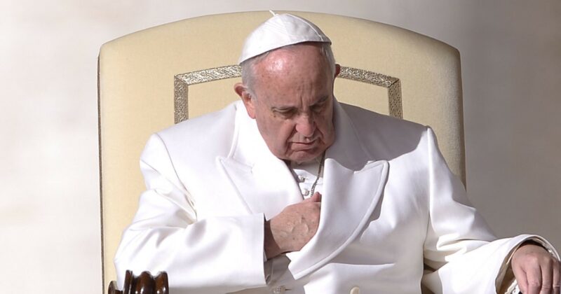 Papież Franciszek pisze ze szpitala. „Z ufnością kontynuuję niezbędną kurację”