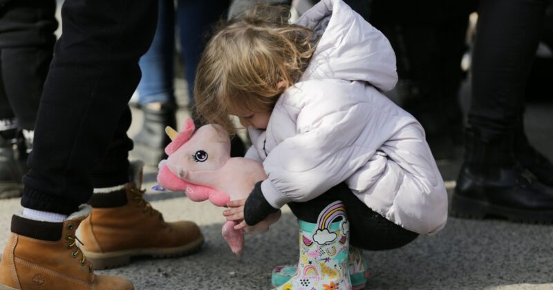 Sieroty drugiej kategorii. „Czują się jak przedmiot, który można przesuwać między granicami”