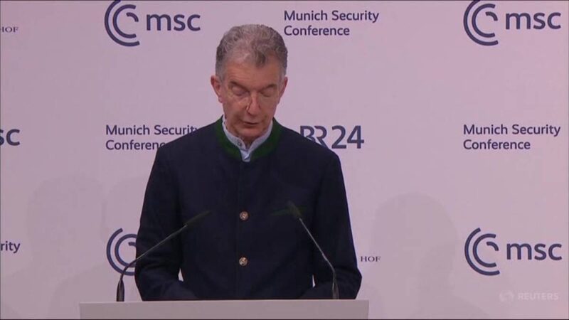 Widok dłoni Trumpa niepokoi Amerykanów. Biały Dom tłumaczy