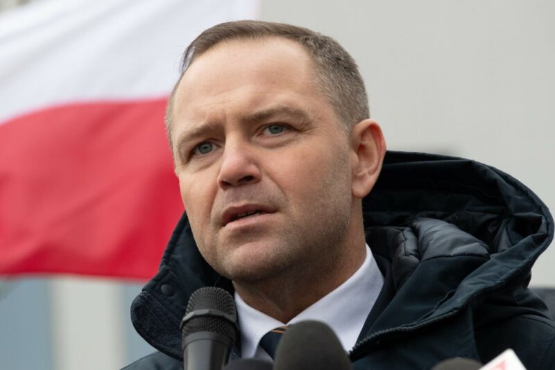 Zapytali w PiS, co się dzieje z poparciem Nawrockiego. „Nie możemy popełnić tego błędu”