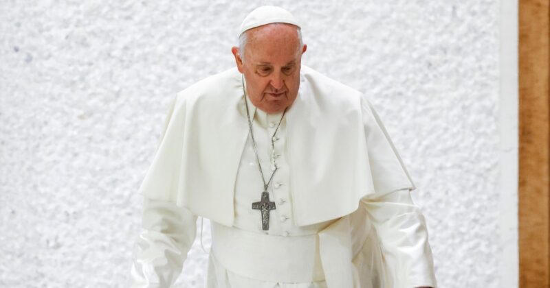 Nowe informacje o stanie zdrowia papieża Franciszka. Watykan potwierdza „lekką poprawę”