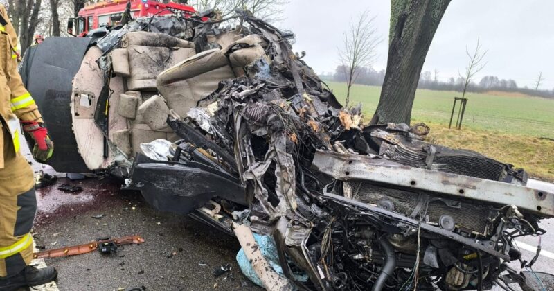 Tragedia na Mazurach. Zginął 54-latek. „Pojazd został rozerwany”