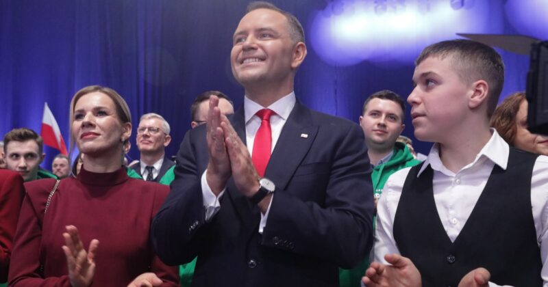 Ekspert przysłał nam SMS-a. „Przysypiam na najnudniejszej w dziejach PiS konwencji”