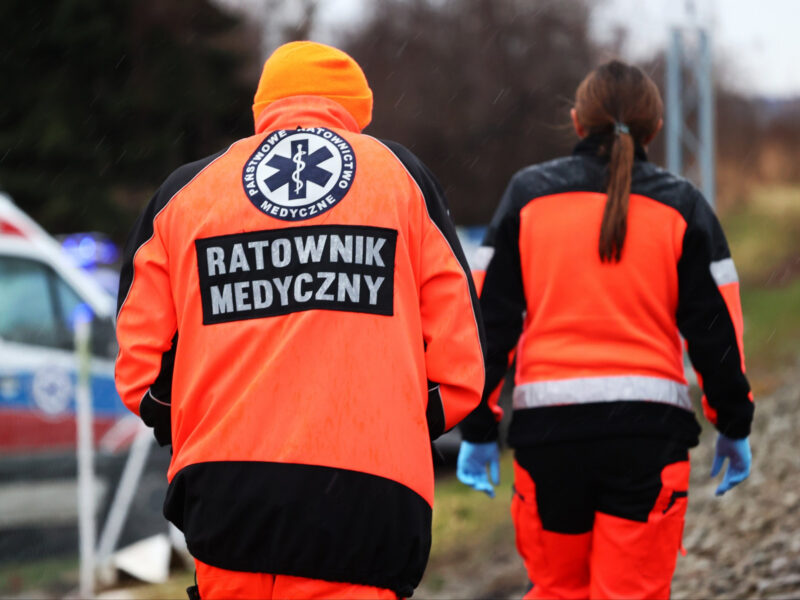 Wyskoczył z mieszkania przez zamknięte okno. To był dopiero początek