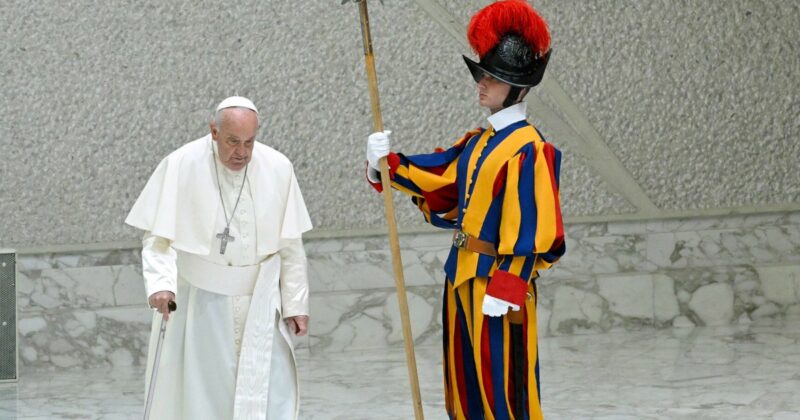 Watykanista o stanie zdrowia papieża. „Wstrzymali urlopy gwardzistów”