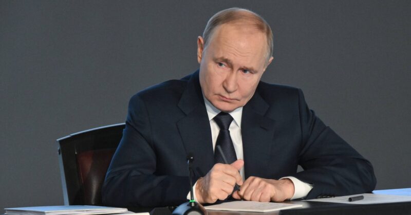 „Ogromny niedobór personelu”. Rosyjscy policjanci masowo odchodzą ze służby. Władimir Putin reaguje