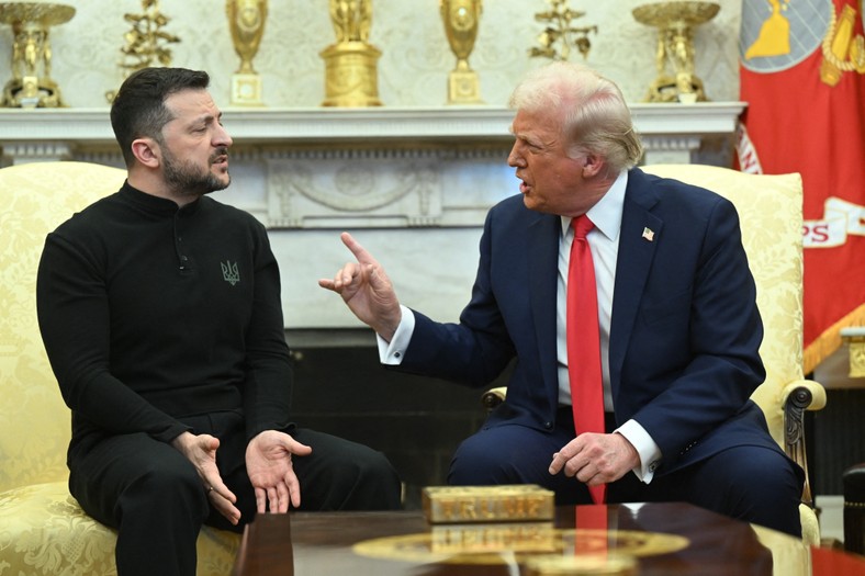 «Чрезвычайное положение». Качиньский удивлен перезагрузкой Трампа в отношениях с Россией. Матецкий арестован за рэкет. Гертых бросает вызов Менцену