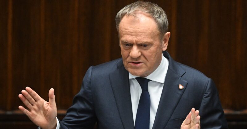 Donald Tusk odpowiada na ataki na Radosława Sikorskiego. „Moralni bankruci”