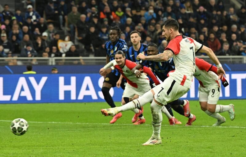 Jakub Moder strzela w meczu Ligi Mistrzów!