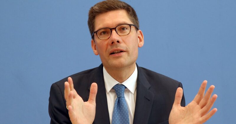 Skandal w Bundestagu. Niemiecki poseł zatrudniał Rosjanina powiązanego z FSB