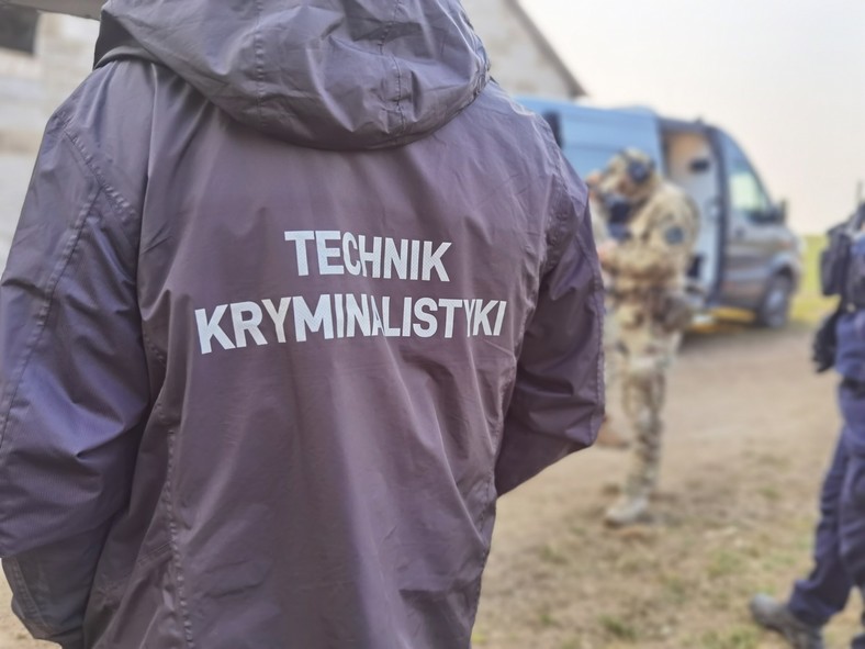 Zaatakował ratowników medycznych. Pijany 35-latek usłyszał pięć zarzutów