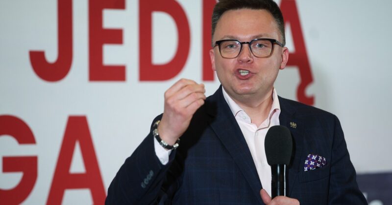 Kłopoty Szymona Hołowni. „Coraz częściej słychać, iż powinien sobie darować”