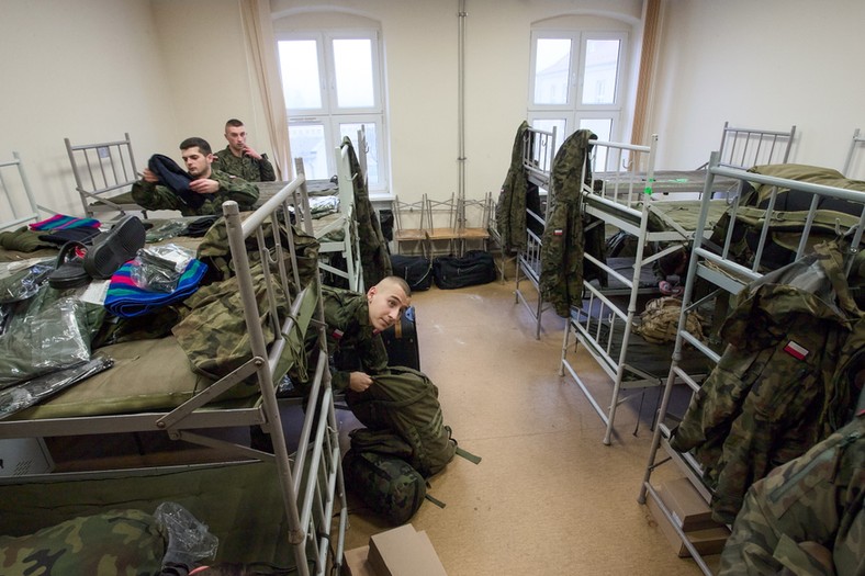 Polacy mają masowo iść do wojska, tak będą wyglądać szkolenia. „Kowalski musi się spocić”