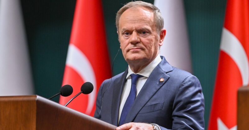 Donald Tusk uderza w Mateusza Morawieckiego. „Już choćby nie udają”