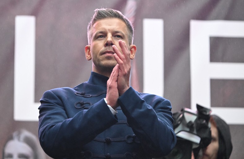 Виктор Орбан в огне. Он разозлил венгров скандальными словами. "На свалку истории"