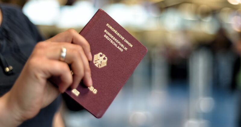 „Zatrzymanie lub deportacja”. Niemiecki MSZ ostrzega podróżnych przed polityką Donalda Trumpa