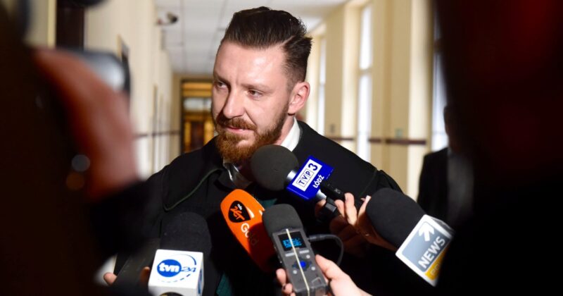 Mówił, iż ich bliskie zginęły w „trumnie na kółkach”. „Ten człowiek pluje nam w twarz”