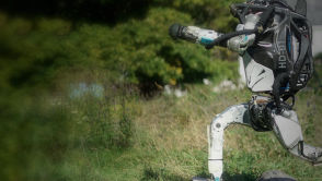 Roboty nie zastąpią człowieka jeszcze przez 20 lat. Atlas mówi – potrzymaj mi piwo