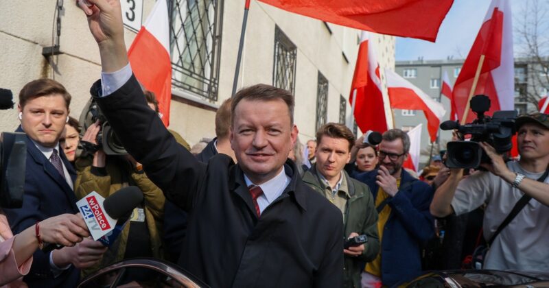 Emocje i okrzyki po przesłuchaniu Mariusza Błaszczaka. Prokuratura zapowiada dalsze kroki